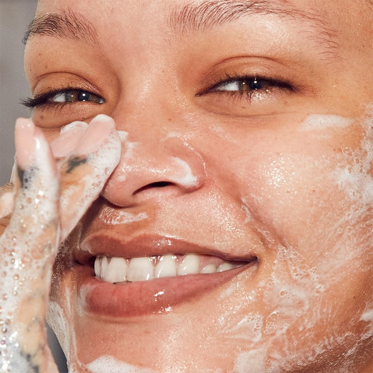 https://www.arcstore.co.za/Files/Images/Ecom/Brands/DEF/FENTY/113672_45ML_C.jpg