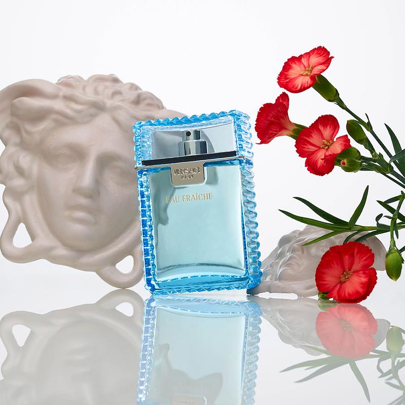 https://www.arcstore.co.za/Admin/Public/GetImage.ashx?Width=800&Height=800&Crop=5&DoNotUpscale=True&FillCanvas=False&Image=/Files/Images/Ecom/Brands/VWXYZ/Versace/111108_200ML_D.jpg&AlternativeImage=/Images/missing_image.jpg