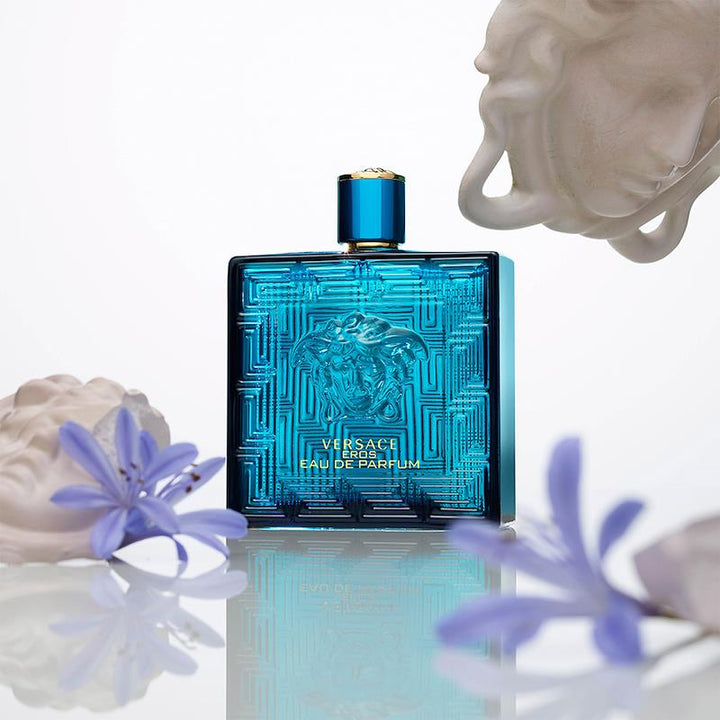 https://www.arcstore.co.za/Admin/Public/GetImage.ashx?Width=800&Height=800&Crop=5&DoNotUpscale=True&FillCanvas=False&Image=/Files/Images/Ecom/Brands/VWXYZ/Versace/111117_100ML_D.jpg