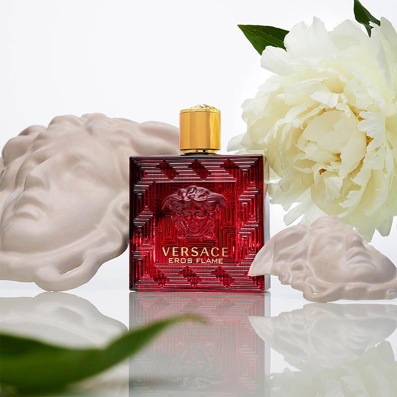 https://www.arcstore.co.za/Admin/Public/GetImage.ashx?Width=800&Height=800&Crop=5&DoNotUpscale=True&FillCanvas=False&Image=/Files/Images/Ecom/Brands/VWXYZ/Versace/111110_200ML_D.jpg&AlternativeImage=/Images/missing_image.jpg