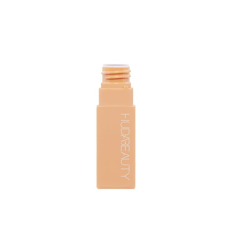 https://www.arcstore.co.za/Admin/Public/GetImage.ashx?Width=800&Height=800&Crop=5&DoNotUpscale=True&FillCanvas=False&Image=/Files/Images/Ecom/Brands/GHI/Huda/115144_PEACHYKISS_C.jpg&AlternativeImage=/Images/missing_image.jpg