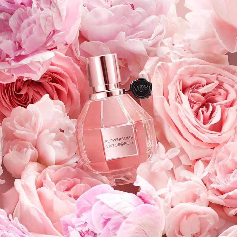 https://www.arcstore.co.za/Admin/Public/GetImage.ashx?Width=800&Height=800&Crop=5&DoNotUpscale=True&FillCanvas=False&Image=/Files/Images/Ecom/Brands/VWXYZ/Viktor and Rolf/108476_50MLV05_C.jpg