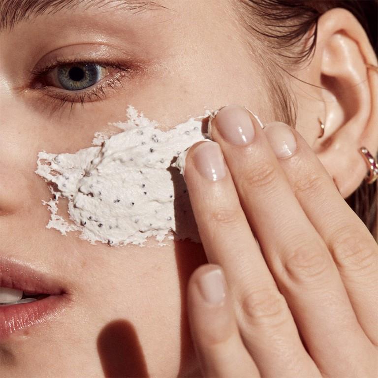 https://www.arcstore.co.za/Admin/Public/GetImage.ashx?Width=800&Height=800&Crop=5&DoNotUpscale=True&FillCanvas=False&Image=/Files/Images/Ecom/Brands/DEF/FENTY/113679_75ML_E.jpg