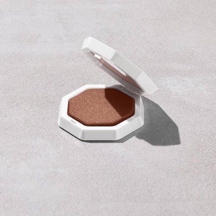 https://www.arcstore.co.za/Admin/Public/GetImage.ashx?Width=800&Height=800&Crop=5&DoNotUpscale=True&FillCanvas=False&Image=/Files/Images/Ecom/Brands/DEF/FENTY/116612_JAVAJITTRS_C.jpg