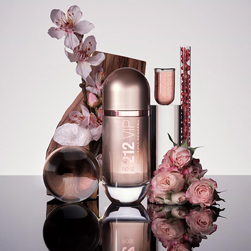 https://www.arcstore.co.za/Admin/Public/GetImage.ashx?Width=800&Height=800&Crop=5&DoNotUpscale=True&FillCanvas=False&Image=/Files/Images/Ecom/Brands/ABC/Carolina%20Herrera%20-%20Copy/101604_80MLV05_C.jpg