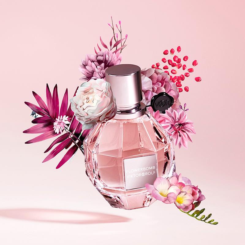 https://www.arcstore.co.za/Admin/Public/GetImage.ashx?Width=800&Height=800&Crop=5&DoNotUpscale=True&FillCanvas=False&Image=/Files/Images/Ecom/Brands/VWXYZ/Viktor and Rolf/108476_50MLV05_D.jpg